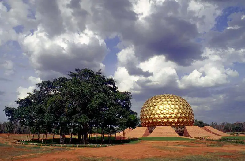 modern utopya kasabasi auroville