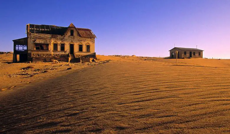 Kolmanskop: Elmaslar Bittiğinde Terk Edilen Hayalet Kasaba