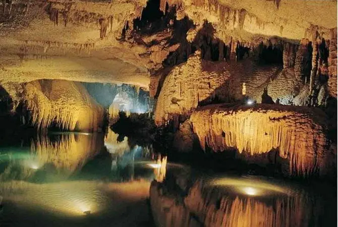 Huanglong Mağarası