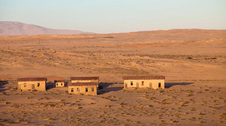 Kolmanskop: Elmaslar Bittiğinde Terk Edilen Hayalet Kasaba