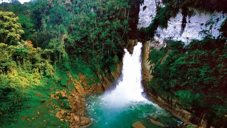 papuanewguinea waterfall 02 810